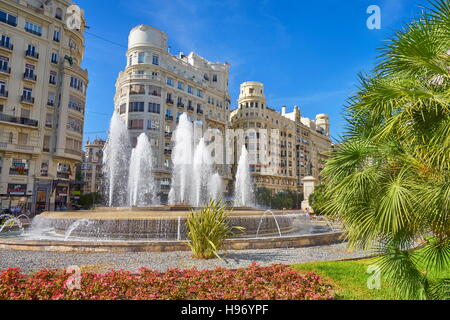 Brunnen am Plaza del Ayuntamiento, Valencia, Spanien Stockfoto
