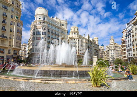 Spanien - Brunnen am Plaza del Ayuntamiento, Valencia Stockfoto