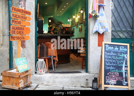 Die Bar tun Falcao am historischen Ort de Ribeira in Porto, Portugal, Europa Stockfoto