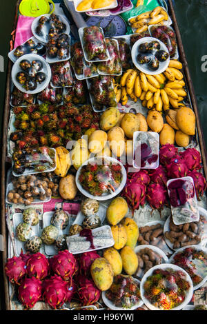 Tropische Früchte, schwimmende Markt Damnoen Saduak außerhalb Bangkok Thailand Stockfoto