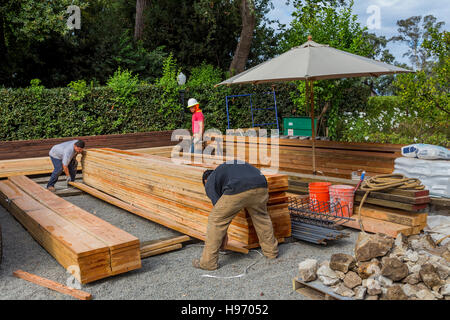 Bauarbeiter, Bauholz, stapeln, Rutherford, Napa Valley, Napa County, Kalifornien Stockfoto