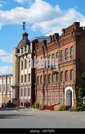 Tomsk, den alten und den neuen Gebäuden auf der alten Straße Obrub Stockfoto