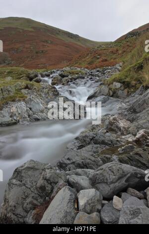 Stream auf dem Kirkstone Pass Stockfoto