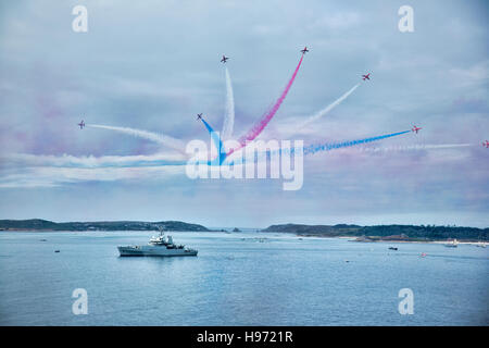 Die roten Pfeile in die Isles of Scilly, Cornwall, UK Stockfoto