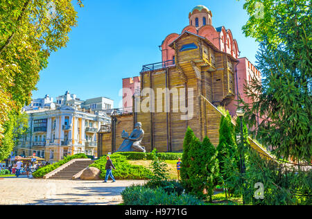 Das Denkmal für Jaroslaw den Weisen - Großfürst von Rus an den Ruinen des Goldenen Tors im Zolotovoritsky Park, Kiew, Ukraine Stockfoto