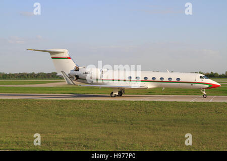 München/Deutschland 23. Februar 2012: Golf 5 von Oman königliche Flug am Flughafen München. Stockfoto