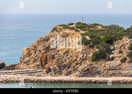 Steilküste an der Algarve, Portugal Stockfoto