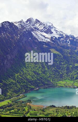 Blick vom Harder Kulm, Interlaken, Schweiz. Berge und See. Stockfoto