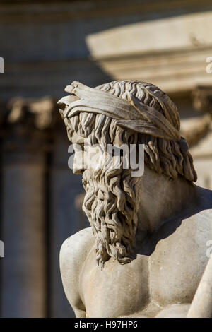 Detail der Fontana dei Quattro Fiumi auf Piazza Navona in Rom zeigt der Flussgott Ganges Stockfoto