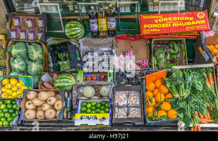 Obst und Gemüse Stall in Holmfirth Stockfoto