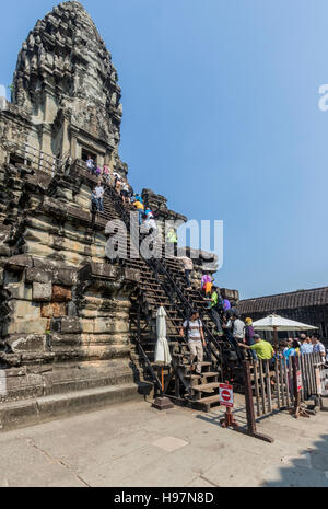 Touristen besuchen Angor Wat Tempel in Siem Reap Kambodscha Stockfoto