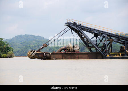 Baggerarbeiten, Baggern Sie, arbeiten Schiff am Panamakanal, Panama, Panama-Kanal Stockfoto