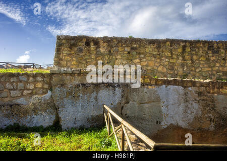 Ruinen und Details der mittelalterlichen Burg von Palazzolo Acreide. Sizilien Stockfoto