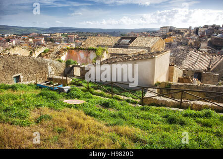 Ruinen und Details der mittelalterlichen Burg von Palazzolo Acreide. Sizilien Stockfoto