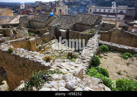 Ruinen und Details der mittelalterlichen Burg von Palazzolo Acreide. Sizilien Stockfoto