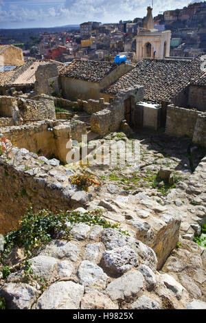 Ruinen und Details der mittelalterlichen Burg von Palazzolo Acreide. Sizilien Stockfoto