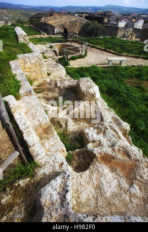 Ruinen und Details der mittelalterlichen Burg von Palazzolo Acreide. Sizilien Stockfoto