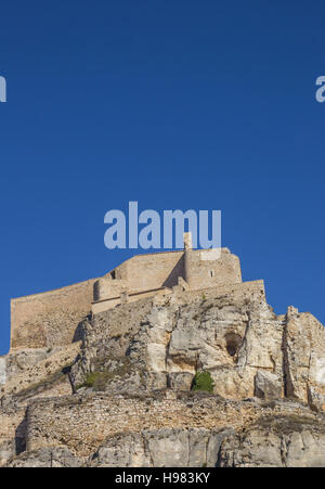 Mittelalterliche Burg oben auf dem Felsen in Morella, Spanien Stockfoto