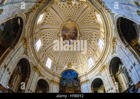 Rom. Italien. Chiesa della Santissima Trinità Degli Spagnoli, die via dei Condotti. Stockfoto