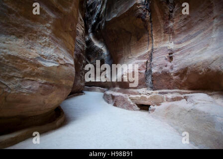 Petra Canyon genannt die Siq führt zu der Nabatäer-Stadt, Jordanien Stockfoto