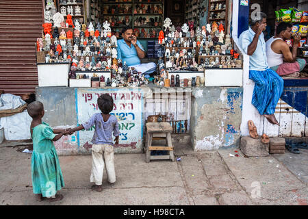 Varanasi Straßenszene. Indien Stockfoto