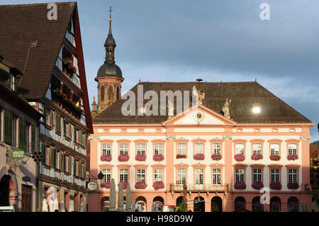 Gengenbach (Schwarzwald): Rathaus und Turm der Stadtkirche, Schwarzwald, Schwarzwald, Baden-Württemberg, Deutschland Stockfoto