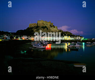 Mont Hochmuts Schloss und Hafen von Gorey, Jersey, Kanalinseln Stockfoto