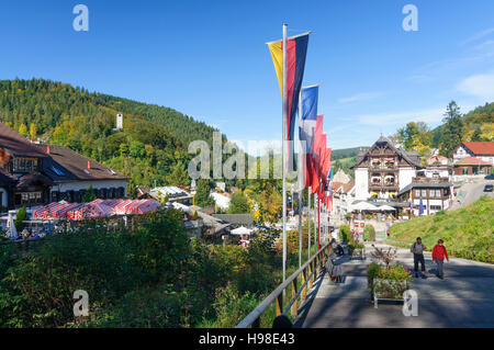 Triberg Im Schwarzwald: Blick vom Eingang zum Triberger Wasserfälle in Triberg, Schwarzwald, Schwarzwald, Baden-Württemberg, Deutschland Stockfoto