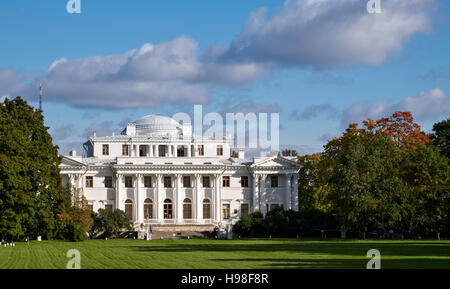 Yelagin Insel Palast in Sankt-Petersburg, Museum der russischen Kunst und Kunsthandwerk und Innere des XVIII-XX Jahrhunderten Stockfoto