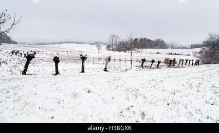 italienische Landschaft nach einem Schneefall im Winter Stockfoto