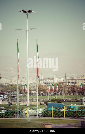 Teheran, IRAN - 4. Oktober 2016: Ausblick auf den Azadi-Turm in Teheran am 4. Oktober 2016. Der Turm ist eines der Wahrzeichen der Stadt Stockfoto