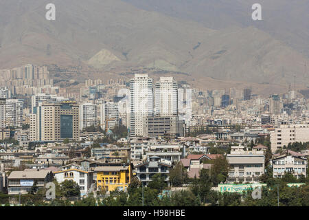 TEHERAN, IRAN - 5. Oktober 2016: Blick von der Milad Tower in Teheran, Iran. Stockfoto