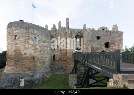 Allgemeine Ansichten von Dirleton Castle, East Lothian, Schottland genommen am späten Nachmittag eine herbstliche, bewölkten Tag im Jahr 2016. Stockfoto