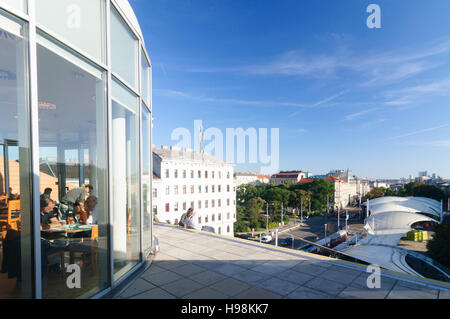 Wien, Wien: Blick von der Hauptbibliothek auf der Straße Gürtel und der Wienerberg, sitzende, 07., Wien, Österreich Stockfoto