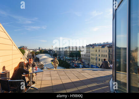 Wien, Wien: Blick von der Hauptbibliothek auf der Straße Gürtel und der Wienerberg, sitzende, 07., Wien, Österreich Stockfoto