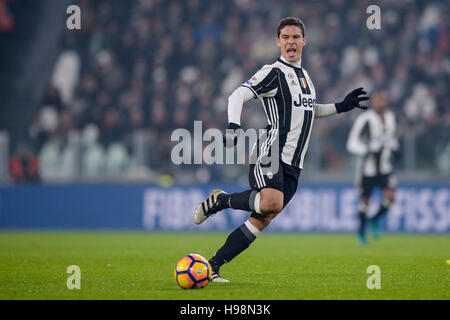 Turin, Italien. 19. November 2016. Anderson Hernanes de Carvalho Viana Lima von Juventus FC in Aktion während der Serie A Fußballspiel zwischen Juventus FC und Pescara Calcio. Bildnachweis: Nicolò Campo/Alamy Live-Nachrichten Stockfoto