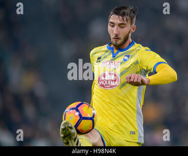 Turin, Italien. 19. November 2016. Bryan Cristante Pescara Calcio in Aktion während der Serie A Fußballspiel zwischen Juventus FC und Pescara Calcio. Bildnachweis: Nicolò Campo/Alamy Live-Nachrichten Stockfoto