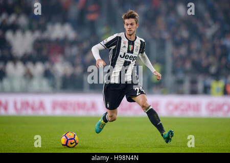 Turin, Italien. 19. November 2016. Daniele Rugani von Juventus FC in Aktion während der Serie A Fußballspiel zwischen Juventus FC und Pescara Calcio. Bildnachweis: Nicolò Campo/Alamy Live-Nachrichten Stockfoto