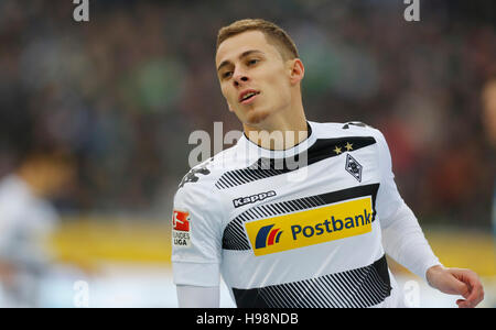 Mönchengladbach, Deutschland. 19. November 2016. Bundesliga Spieltag 11, Borussia Moenchengladbach - 1. FC Köln: Thorgan Hazard (Mönchengladbach). Bildnachweis: Jürgen Schwarz/Alamy Live-Nachrichten Stockfoto