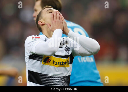 Mönchengladbach, Deutschland. 19. November 2016. Bundesliga Spieltag 11, Borussia Moenchengladbach - 1. FC Köln: Thorgan Hazard (Mönchengladbach). Bildnachweis: Jürgen Schwarz/Alamy Live-Nachrichten Stockfoto