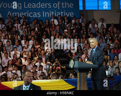 Lima, Peru. 19. November 2016. Barack Obama, Präsident der Vereinigten Staaten von Amerika, behandelt eine Versammlung junger Führungskräfte von Amerika (YLAI), an der Pontificia Universidad Catolica del Peru in Lima, im Rahmen der APEC 2016 treffen. (c) Carlos Garcia Granthon/Fotoholica/Alamy Live-Nachrichten Stockfoto