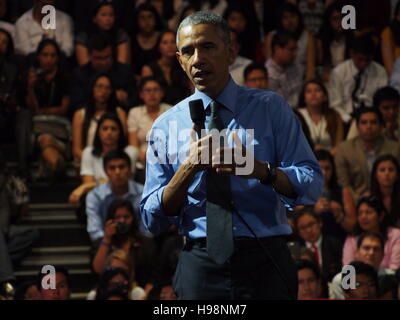 Lima, Peru. 19. November 2016. Barack Obama, Präsident der Vereinigten Staaten von Amerika, behandelt eine Versammlung junger Führungskräfte von Amerika (YLAI), an der Pontificia Universidad Catolica del Peru in Lima, im Rahmen der APEC 2016 Sitzung Credit: Fotoholica Presseagentur/Alamy Live News Stockfoto