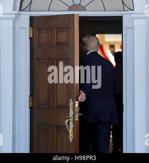 Bedminster, USA. 19. November 2016. Vereinigte Staaten Präsident elect Donald Trump tagt am Clubhaus des Trump International Golf Club, 19. November 2016 in Bedminster Township, New Jersey. Bildnachweis: MediaPunch Inc/Alamy Live-Nachrichten Stockfoto