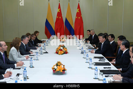 Lima, Peru. 19. November 2016. Chinesischen Staatspräsidenten Xi Jinping trifft sich mit seinem kolumbianischen Kollegen Juan Manuel Santos in Lima, Peru, 19. November 2016. © Pang Xinglei/Xinhua/Alamy Live-Nachrichten Stockfoto