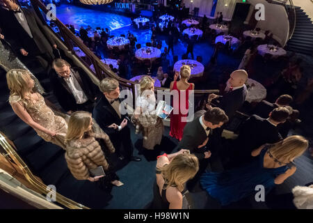 London, UK. 19. November 2016. Vierten russischen Debütantin Ball Credit: Guy Corbishley/Alamy Live-Nachrichten Stockfoto