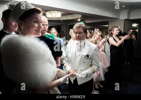 London, UK. 19. November 2016. Vierten russischen Debütantin Ball Credit: Guy Corbishley/Alamy Live-Nachrichten Stockfoto