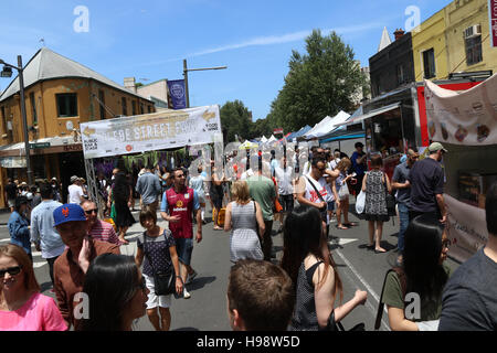 Sydney, Australien. 20. November 2016. Die Glebe Street Fair ist eine jährliche Community-Event mit Ständen und Unterhaltung entlang der Glebe Point Road zwischen Parramatta Road und Bridge Road in Glebe in Sydney Inner-West. Kredit: Kredit: Richard Milnes/Alamy Live-Nachrichten Stockfoto