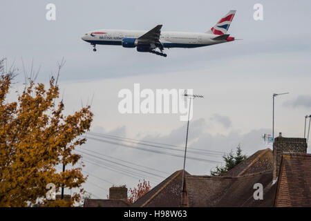 London, UK. 19. November 2016. Ein Flugzeug kommt in Heathrow zu landen. Bildnachweis: Guy Bell/Alamy Live-Nachrichten Stockfoto