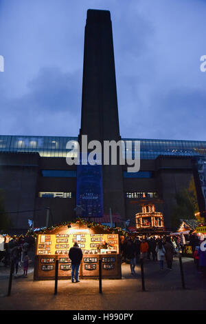 Tate Modern, London, UK. 20. November 2016. Der jährliche Weihnachtsmarkt und Messegelände außerhalb der Tate Modern Art Gallery. Stockfoto