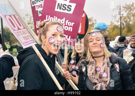 London, UK. 19. November 2016. Studenten an der nationalen Union von Studenten United for Education protestieren im Zentrum von London. Bildnachweis: Jacob Sacks-Jones/Alamy Live-Nachrichten. Stockfoto